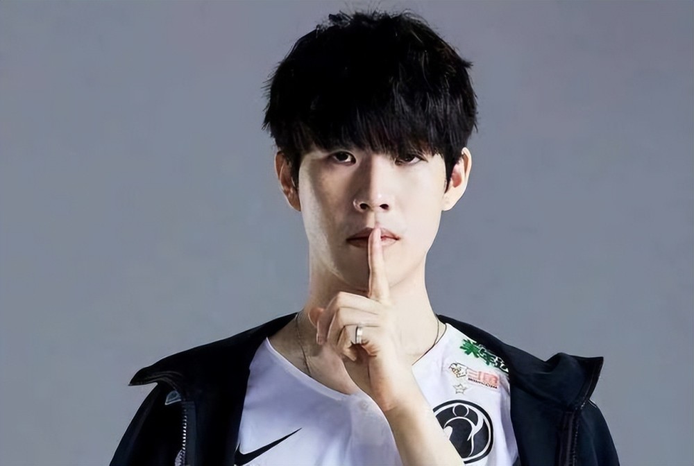 Zont1x ： “对我们来说，与更强的队伍比赛更容易，因为我们习惯于比别人更有策略性”