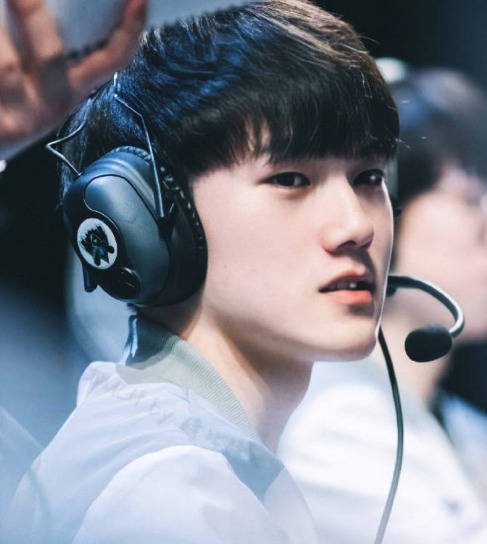 EDG官宣：辅助选手Vampire经三方协商正式加入IG