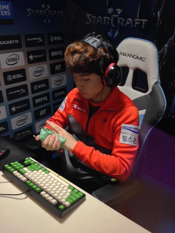 LPL夏季赛：FPX问题连连，季后赛能稳吗？